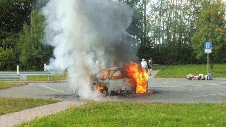 Kurz nachdem der 78-Jährige das Toilettenhäuschen wieder verlassen hatte, schossen bereits Flammen aus seinem Wagen.