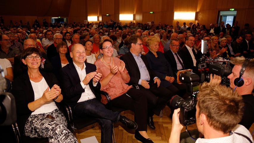 SPD-Treffen in Nürnberg: Kandidaten für Vorsitz stellen sich der Basis