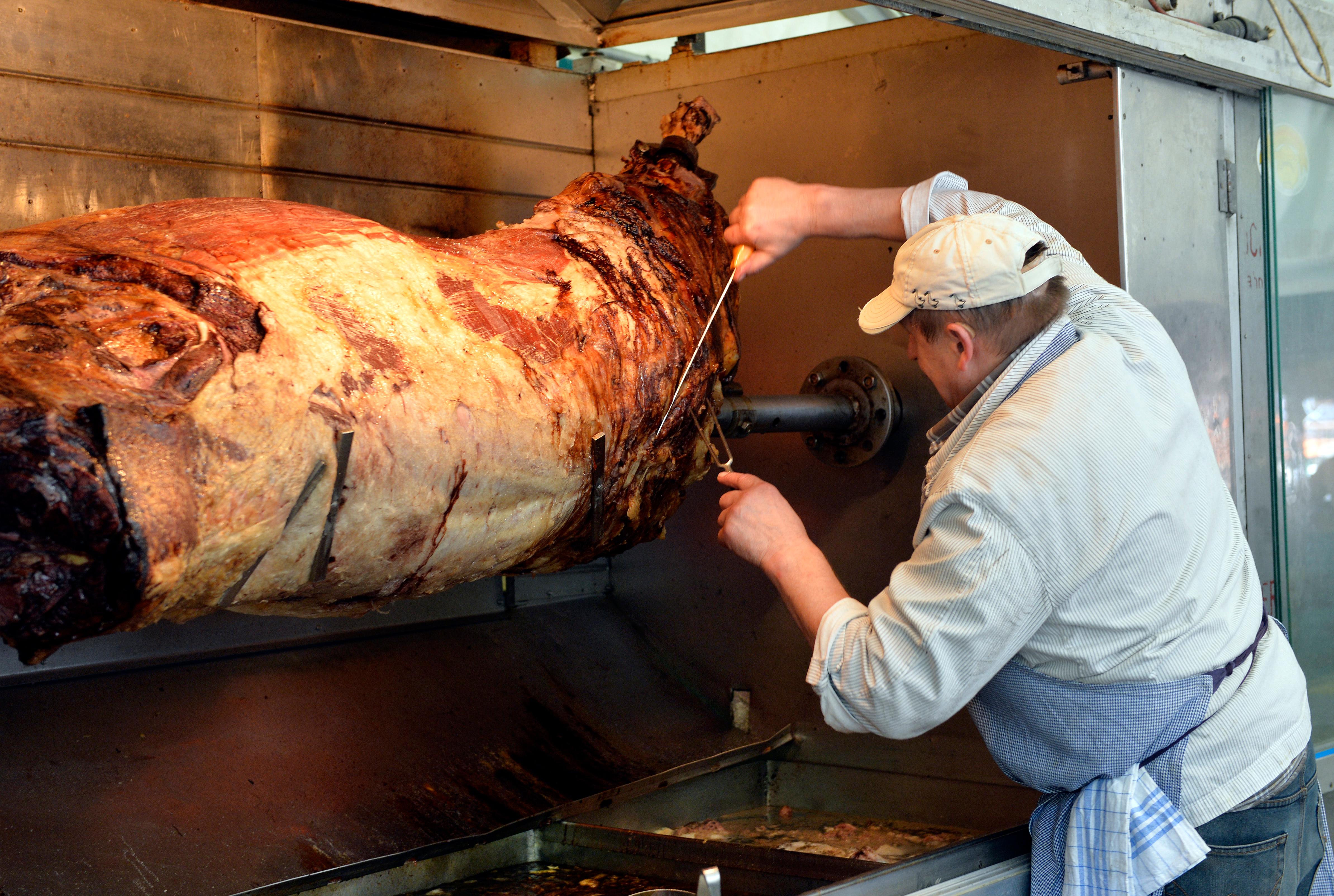 Hendl, Weißwurst, Steckerlfisch - auf dem Oktoberfest gibt es viele Leckereien. An die Ochsensemmel aus der Ochsenbraterei kommt aber kein Wiesn-Snack heran.