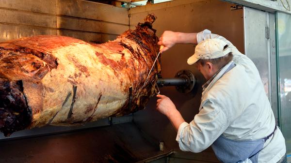 Hendl, Weißwurst, Steckerlfisch - auf dem Oktoberfest gibt es viele Leckereien. An die Ochsensemmel aus der Ochsenbraterei kommt aber kein Wiesn-Snack heran.