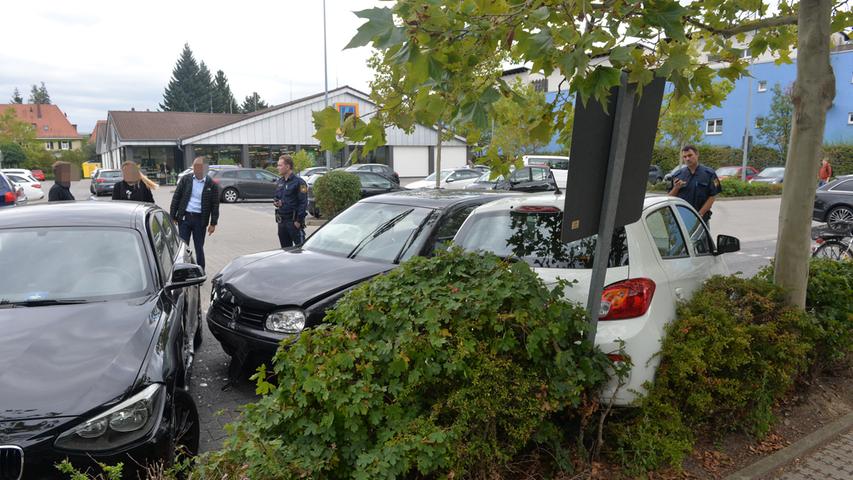 Seniorin demoliert Parkplatz in Erlangen: 40.000 Euro Schaden