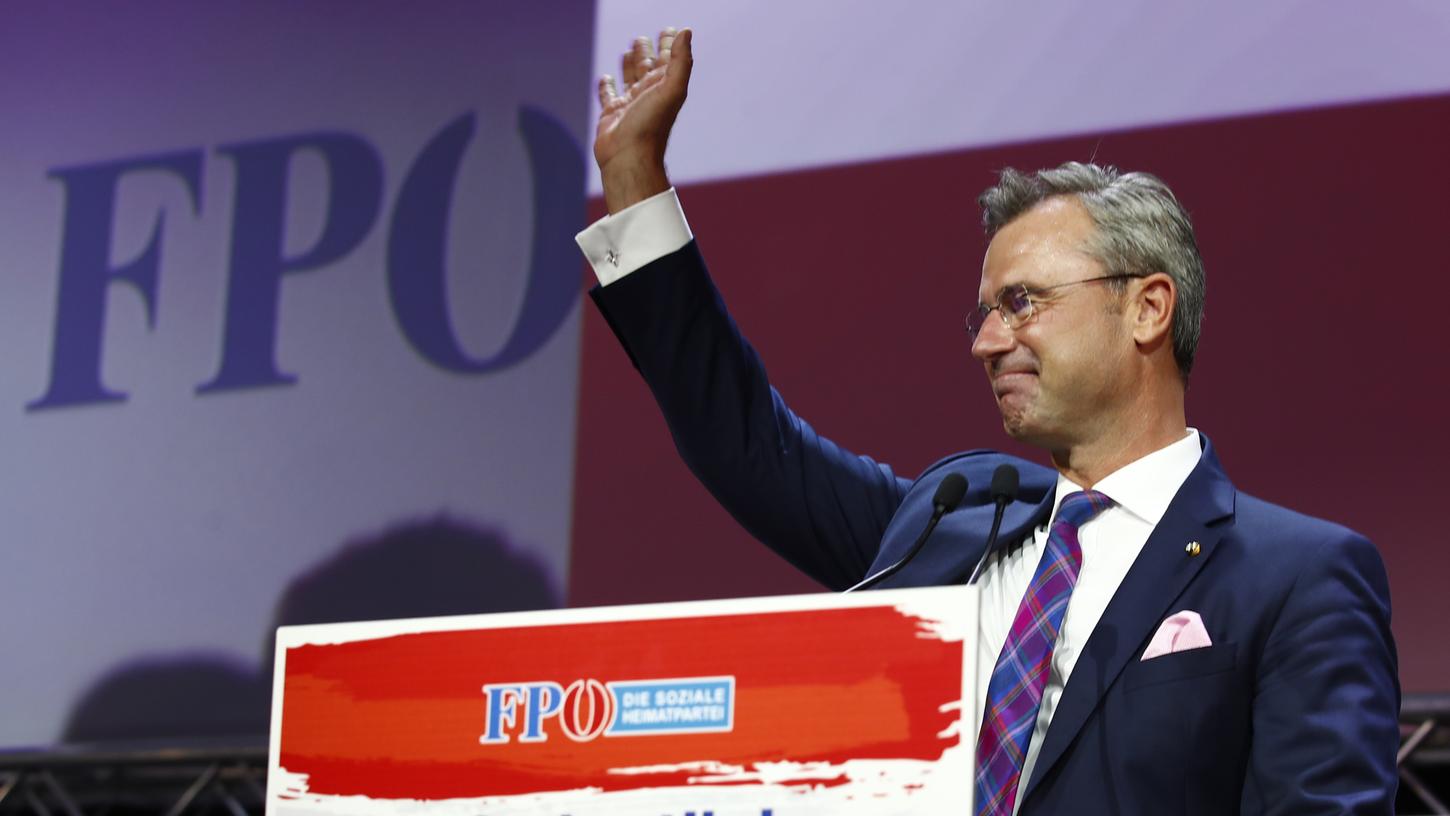 Der designierte Parteichef Norbert Hofer ist offiziell zum Nachfolger von Strache an der Spitze der Rechtspopulisten gewählt worden.