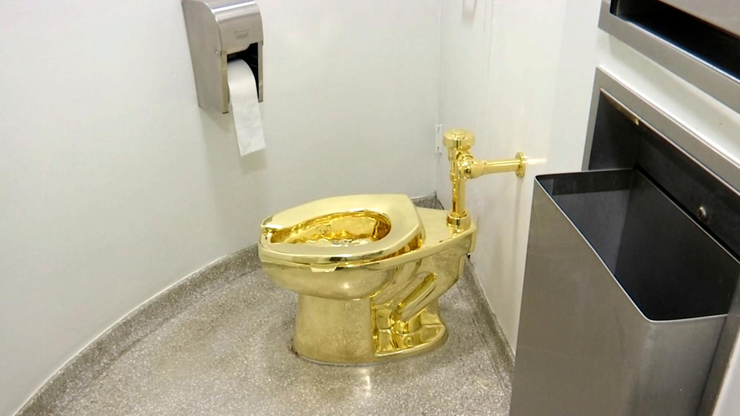 Eine Toilette aus Gold ist aus dem britischen Blenheim-Palast gestohlen worden. Ein 66-Jähriger Mann sei festgenommen worden, teilte die Polizei am Samstag mit.