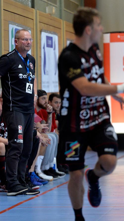 An der Seitenlinie stand diesmal nur Trainer Roland Nixdorf. Sein Coaching-Kollege Ben Ljevar war aus familiären Gründen nicht beim Spiel dabei.