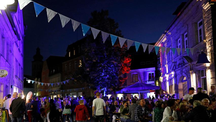 Flotte Mode, kühle Drinks: Straßenfest am "Blauen Eck" in Forchheim