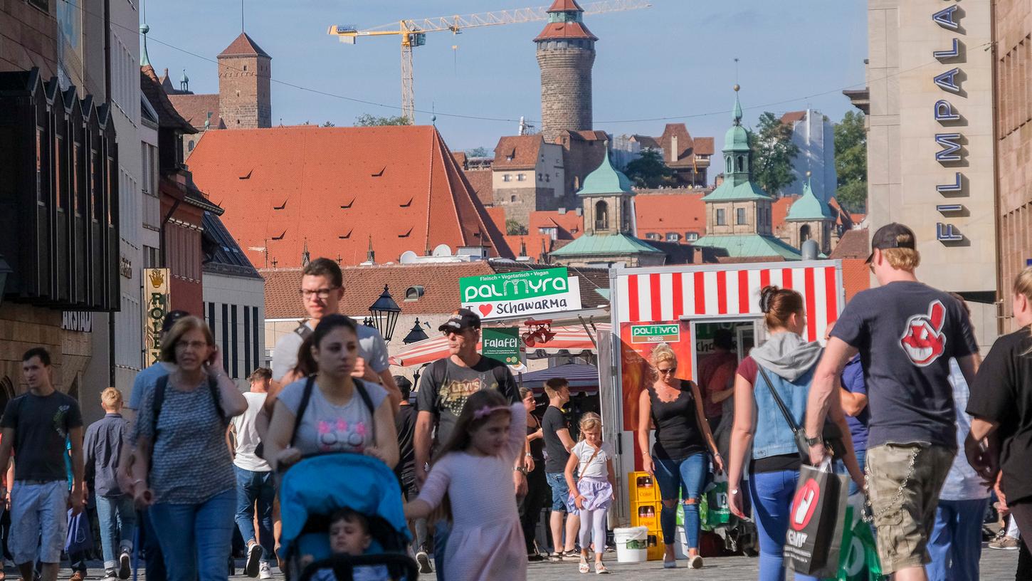 Zehntausende strömen bei verkaufsoffenen Sonntagen für gewöhnlich durch Nürnberg. Zehntausende strömen bei verkaufsoffenen Sonntagen für gewöhnlich durch Nürnberg.