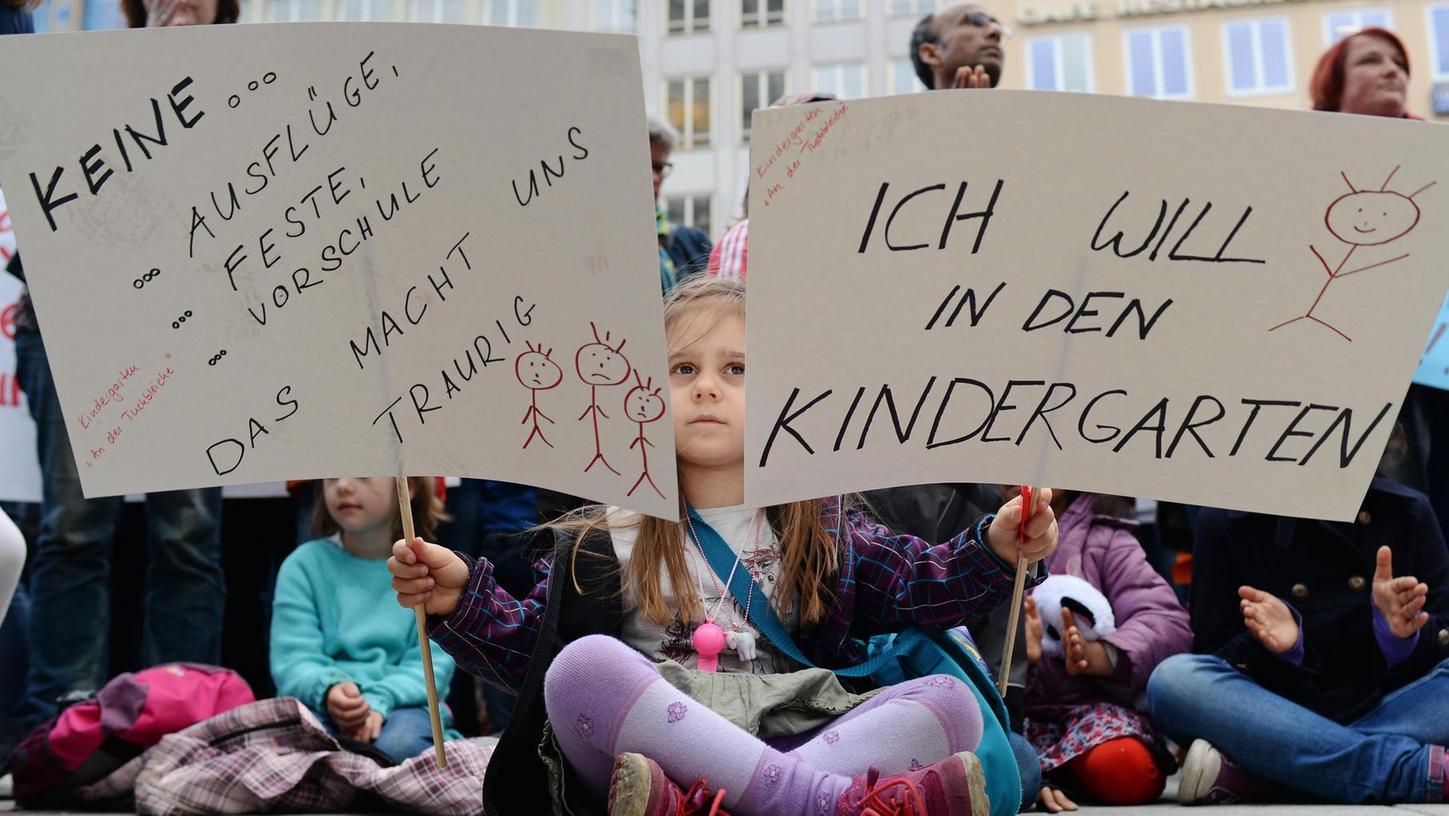 Hier eine Protestaktion in München, doch auch in Nürnberg fehlen Kindergartenplätze – aktuell 118 an der Zahl.