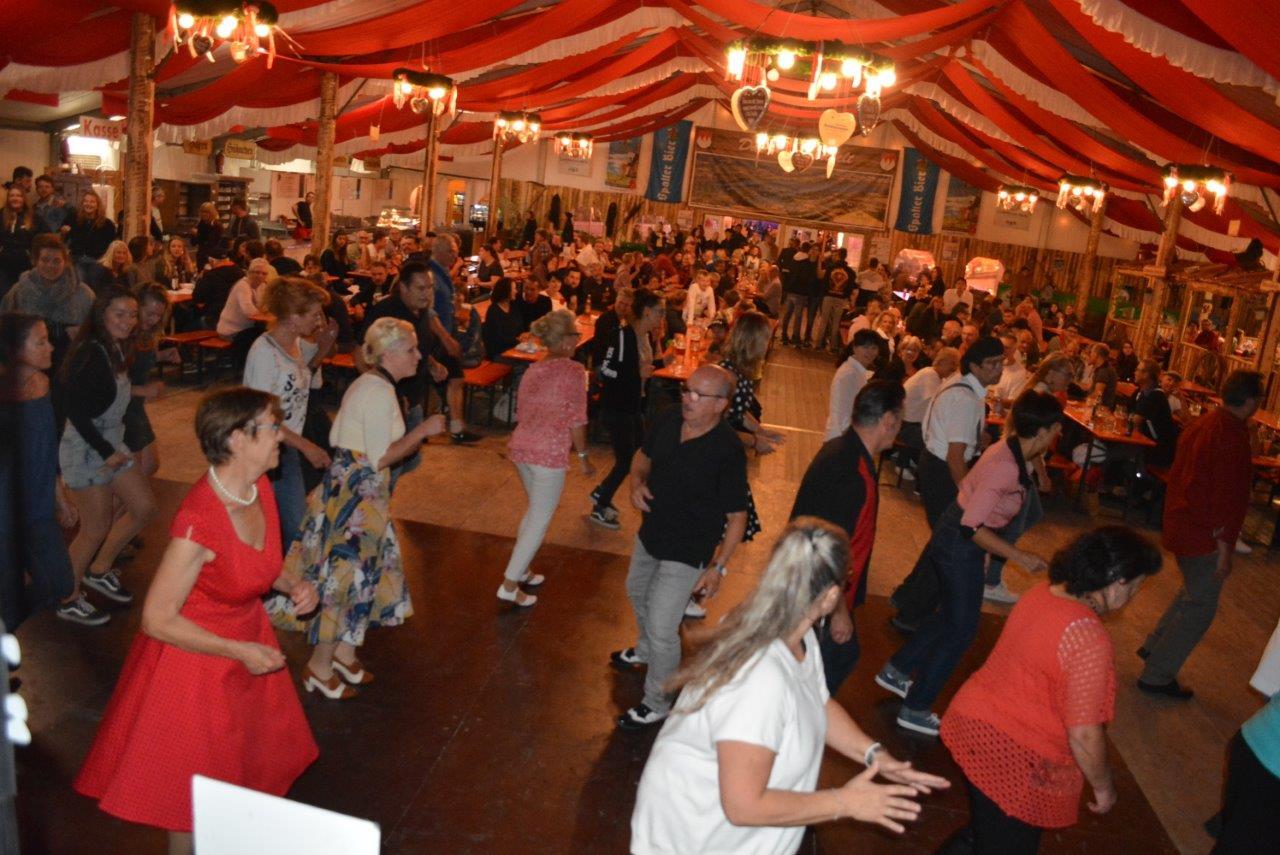 Neun Tage lang ging es auf der Gunzenhäuser Kerwa rund. Das traditionsreiche Fest fand bereits zum 617. Mal statt. Und die Stadt zieht eine zufriedene Bilanz: „Wir sind jetzt genau da, wo wir hinwollten“, sagt Wolfgang Eckerlein, der zuständige Mann im Rathaus. Die Kerwa sei eine Veranstaltung für alle, für Familien, für Jung und Alt. Sie laufe rund, sei harmonisch, „viel können und wollen wir da nicht mehr drehen.“