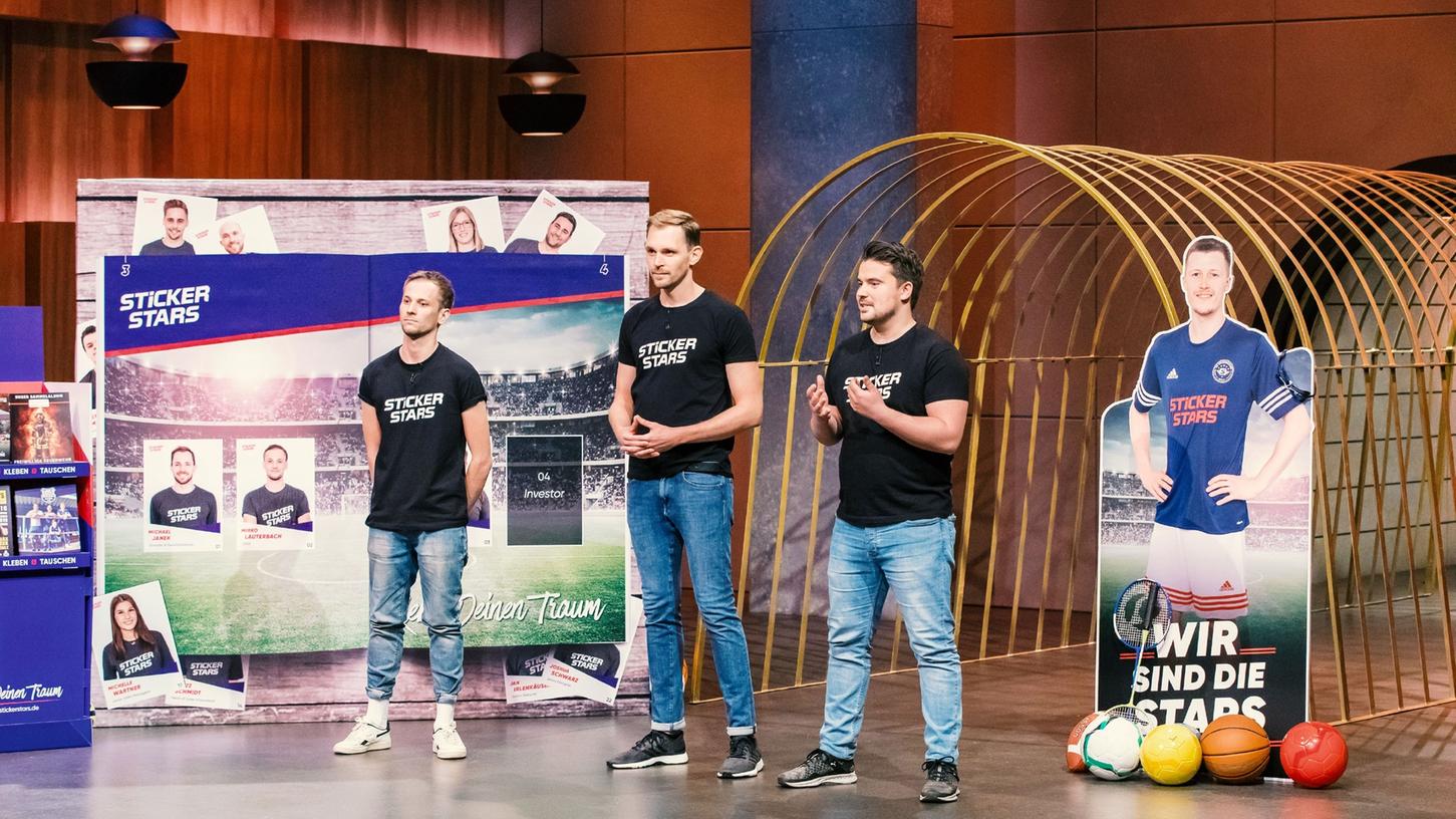 Mirko Lauterbach, Michael Janek und Fabian Bönsch präsentieren mit "Stickerstars" Panini-Sticker für den Amateursport.