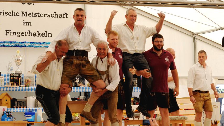 Fingerhakler aus ganz Bayern trugen am Sonntag in Reichertshofen ihre 66. Bayerische Meisterschaft aus. Es traten rund 120 Wettkämpfer aus den zehn Gauen des bayerischen Landesverbands in zehn Alters- und Leistungsklassen gegeneinander an.;