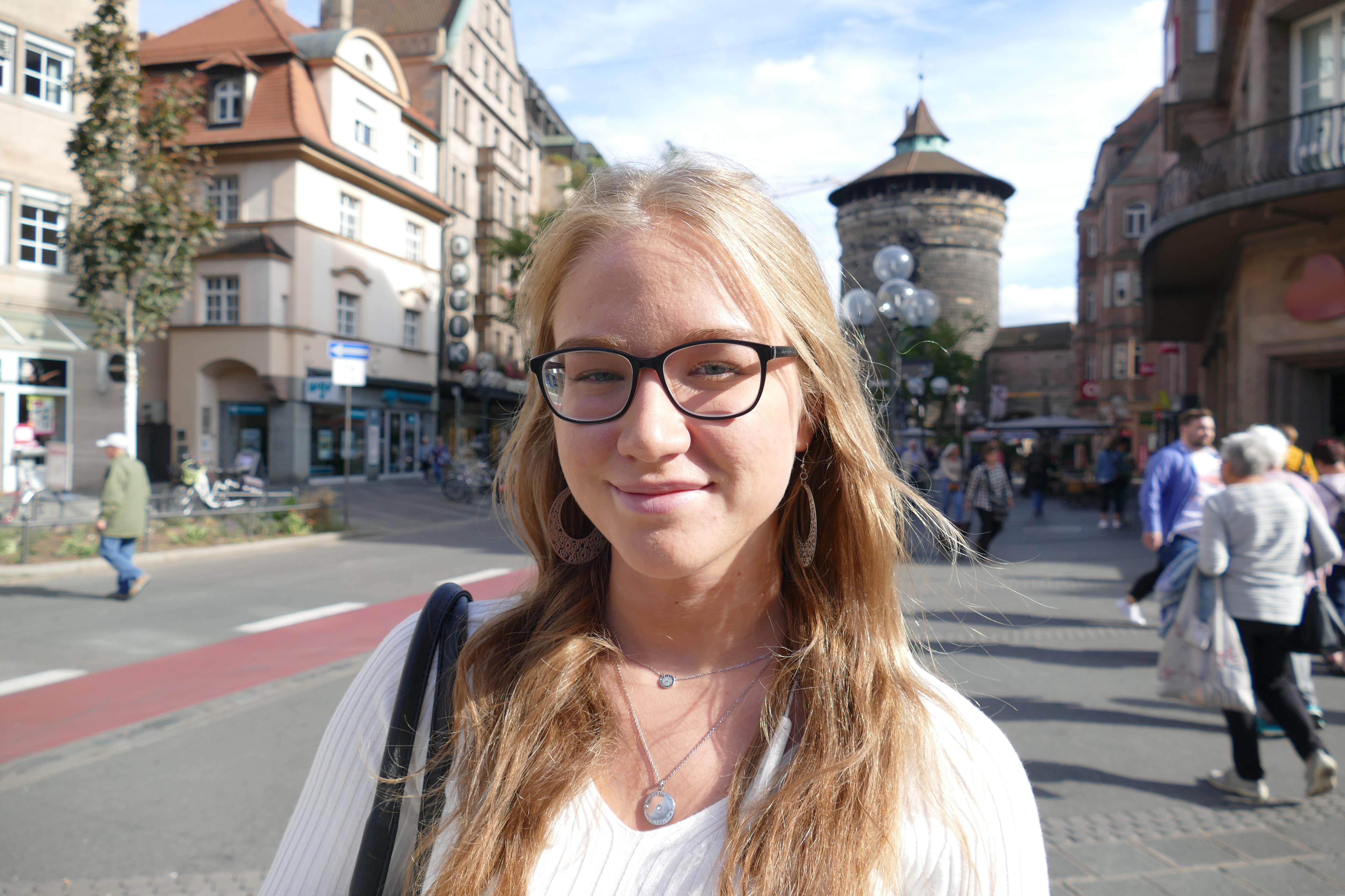 Die Abiturientin Jennifer Bernerth war bereits auf einer Demo von "Fridays For Future". "Es kommt darauf an, auf die Probleme durch Protest aufmerksam zu machen", findet die 18-Jährige. "Genauso wichtig ist es, selbst etwas in seinem Leben zu ändern." Bernerth will ein Vorbild sein und fährt deswegen so oft wie möglich mit dem Fahrrad.