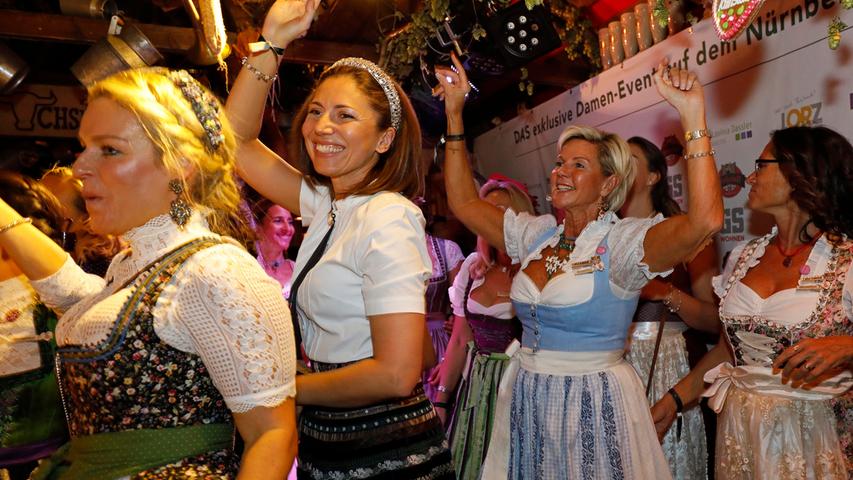 Muskeln, Champagner, Dirndl: So war die Ladies Night beim Altstadtfest