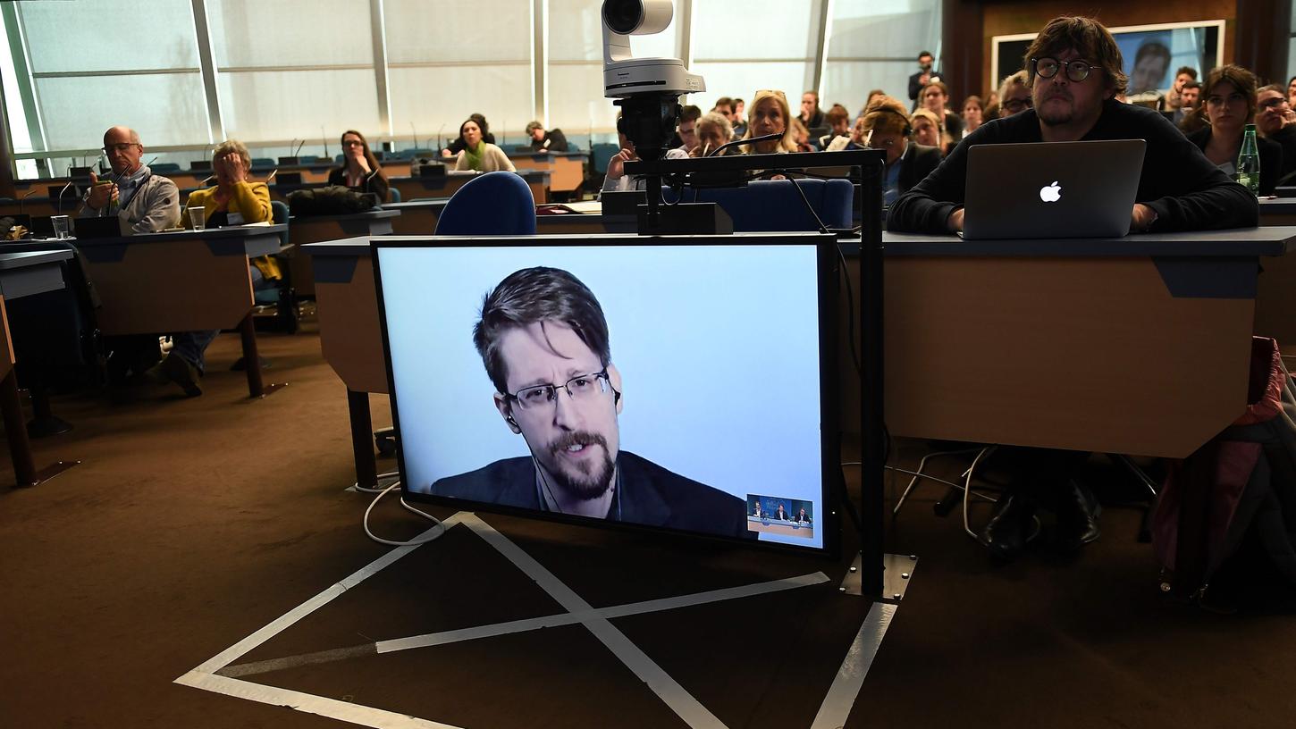 Seit seiner Flucht aus den USA lebt Snowden im russischen Asyl. Von dort aus spricht er per Live-Übertragung immer wieder auf verschiedensten Veranstaltungen in aller Welt.