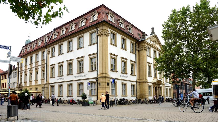 Das Palais Stutterheim - Heimat der Stadtbibliothek und des Kunstpalais´.