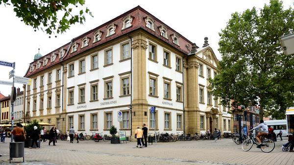 Das Palais Stutterheim - Heimat der Stadtbibliothek und des Kunstpalais´.