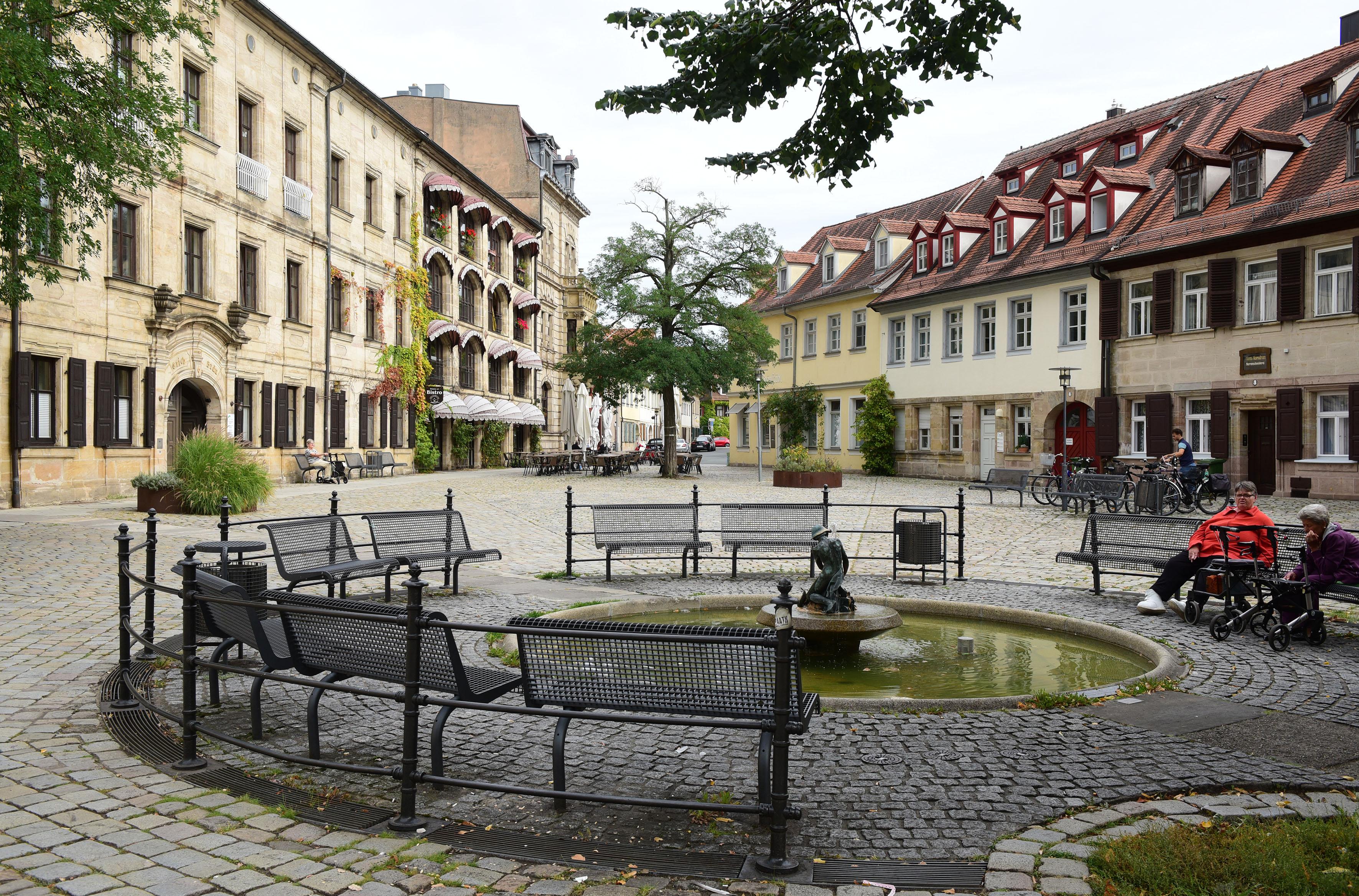 Lädt zum Verweilen ein: Der Altstädter Kirchenplatz.
