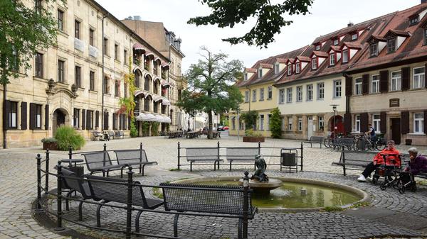 Lädt zum Verweilen ein: Der Altstädter Kirchenplatz.