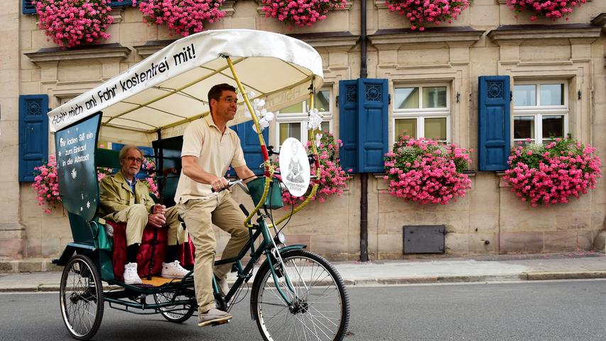 Eine Idee der Innenstadt-Geschäftsleute: Eine Rikscha bringt Kunden aus dem Stadt-Süden in die Altstadt.
