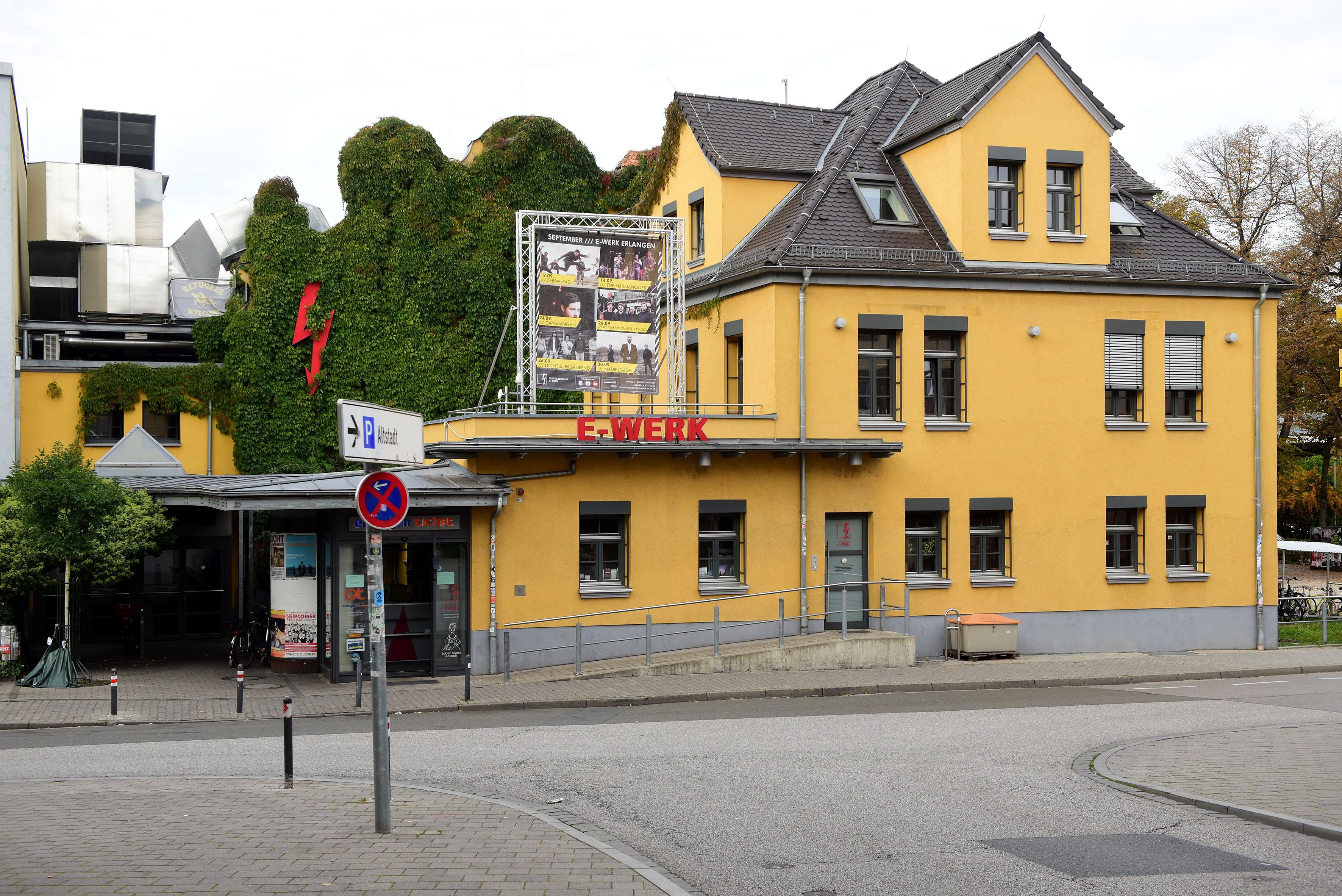 1902 wurde das auf der Fuchsenwiese ein großes Elektrizitätswerk eröffnet. 1982 erfolgte die Umwandlung ins Kulturzentrum E-Werk.