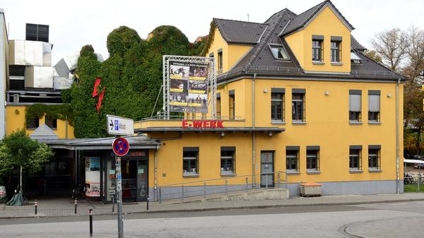 1902 wurde das auf der Fuchsenwiese ein großes Elektrizitätswerk eröffnet. 1982 erfolgte die Umwandlung ins Kulturzentrum E-Werk.