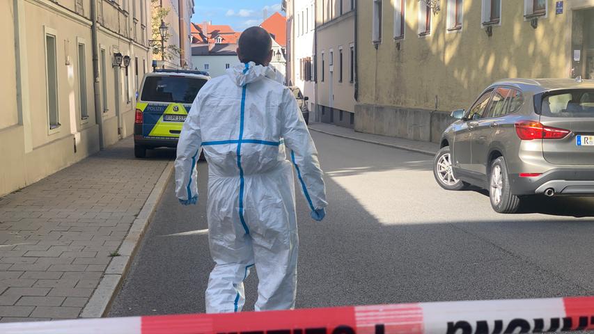 Einsatzkräfte entdecken zwei Leichen nach Wohnungsbrand in Regensburg
