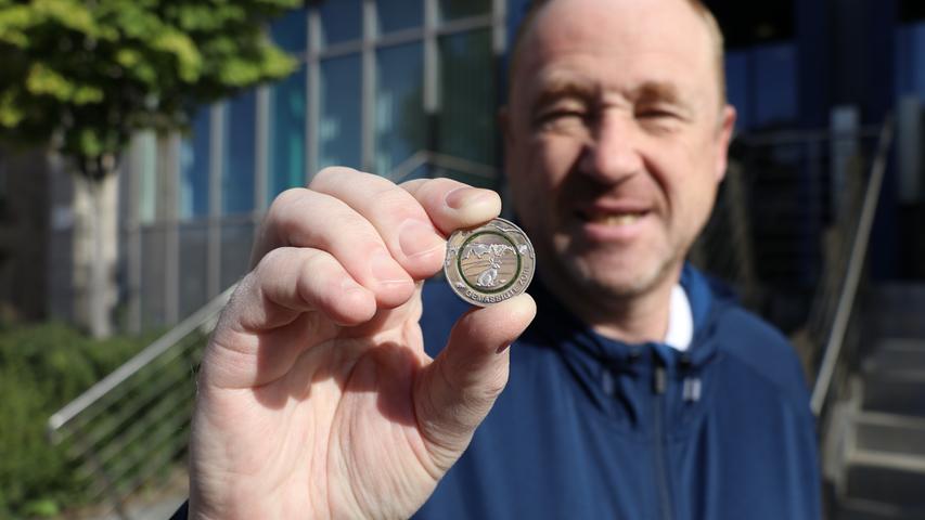 Das ist die neue 5-Euro-Sammlermünze. Münzsammler haben am Donnerstag ab 8 Uhr die neue "gemäßigte Zone"-Münze bei der deutschen Bundesbank in Nürnberg und auch in anderen Städten erwerben können.