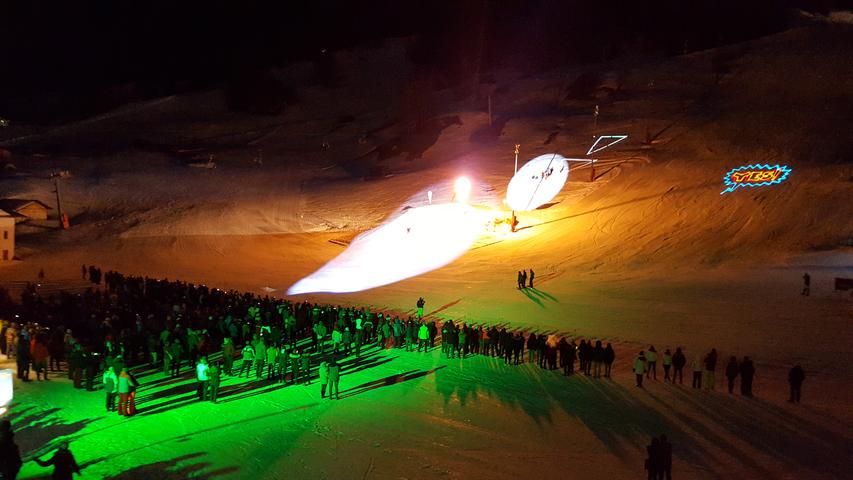 Jede Woche bietet St. Anton am Arlberg seinen Gästen die Skishow "Schneetreiben".