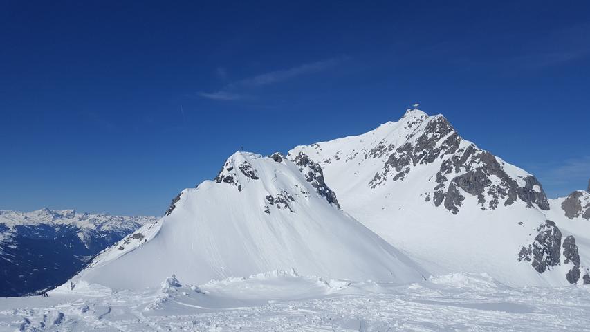 Der Valluga ist mit 2811 Metern der höchste Gipfel im Skigebiet am Arlberg.