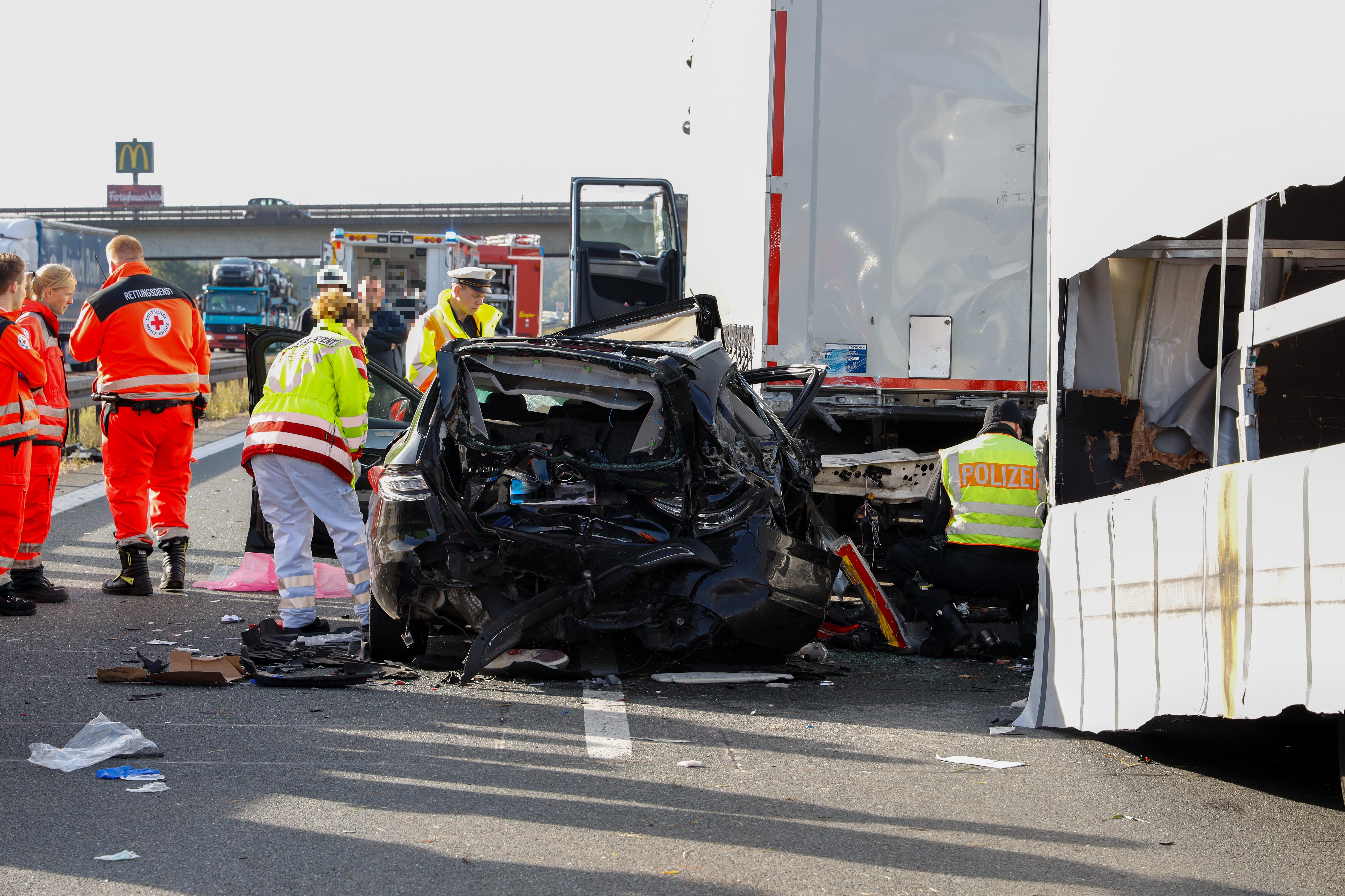 Mit 2,2 Promille Stauende übersehen: Schwerer Unfall Bei Erlangen ...