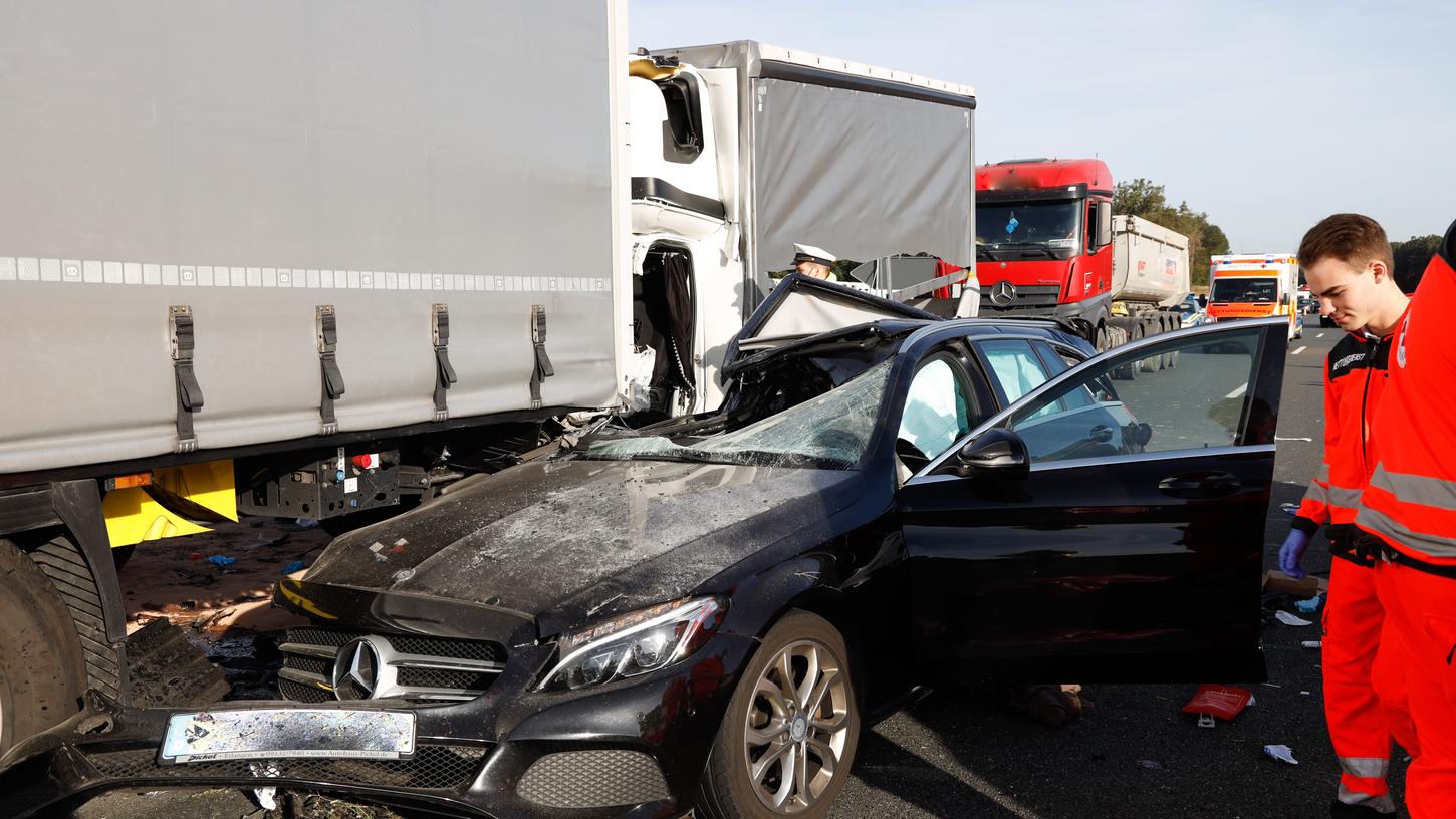 Der Fahrer des Mercedes verstarb mehrere Wochen nach dem Unfall in einer Klinik.