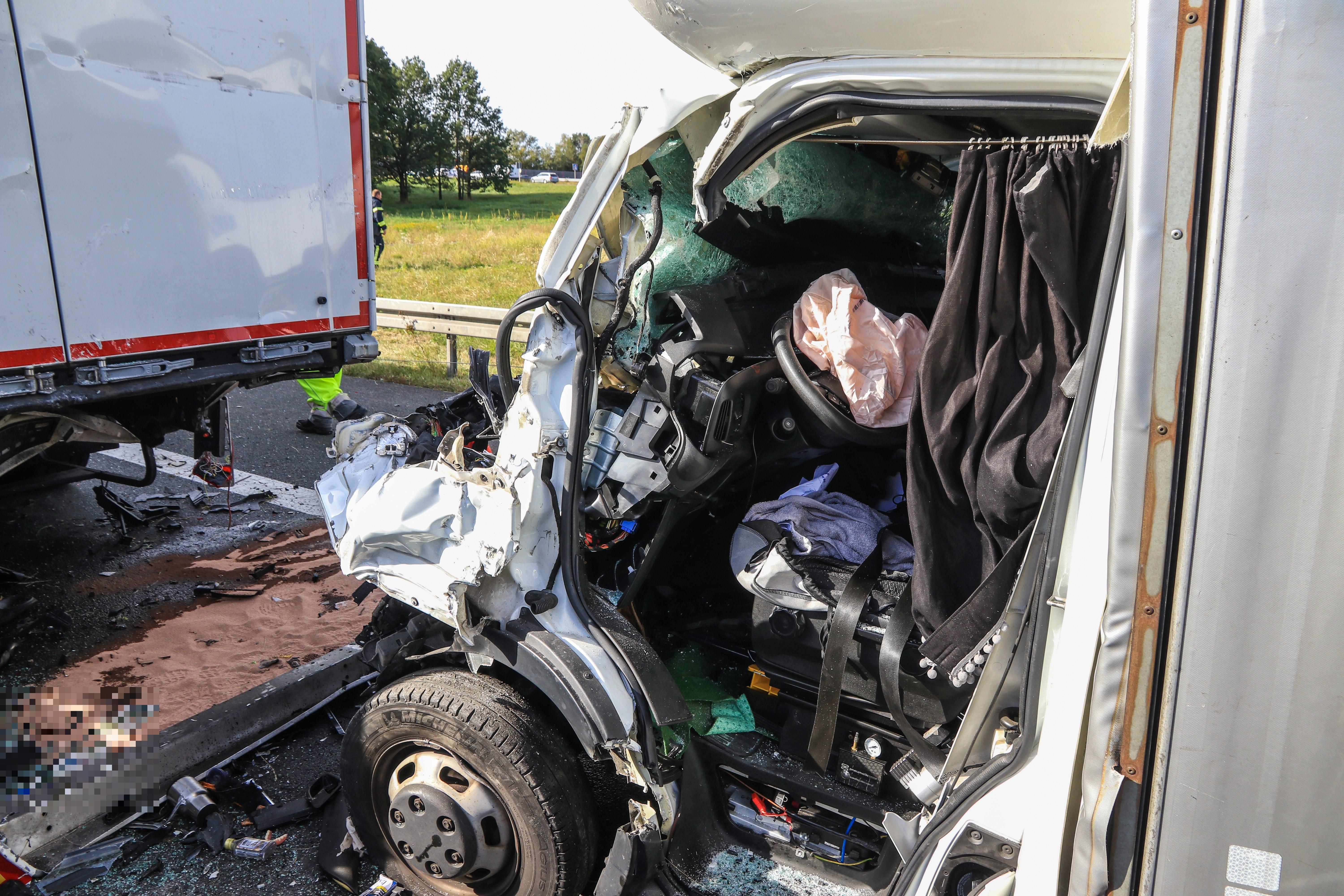 Mit 2,2 Promille Stauende übersehen: Schwerer Unfall Bei Erlangen ...