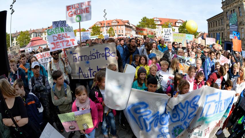 Klima, Forderungen, Plakate: 5000 Klimaschützer streiken in Erlangen