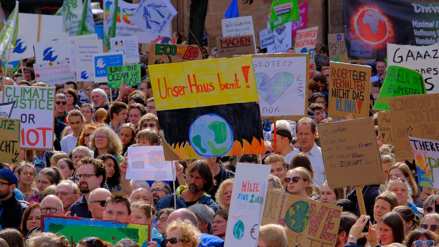 Freitags wird jetzt nicht nur mehr für mehr Klimaschutz demonstriert.