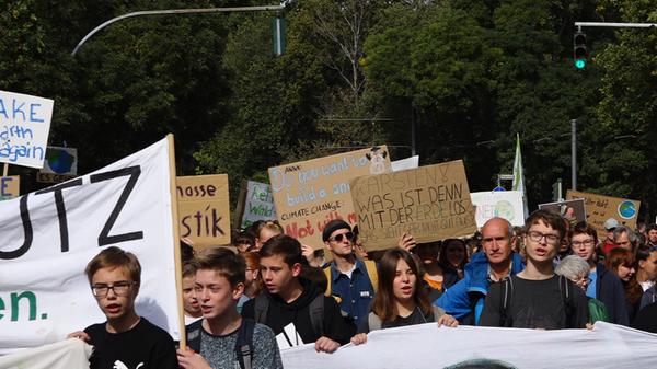 In Würzburg gingen rund 5000 Klimaschützer auf die Straße. Sie demonstrierten in der unterfränkischen Stadt und provozierten ebenfalls erhebliche Staus.