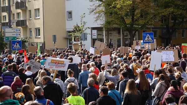 In Würzburg gingen rund 5000 Klimaschützer auf die Straße. Sie demonstrierten in der unterfränkischen Stadt und provozierten ebenfalls erhebliche Staus.