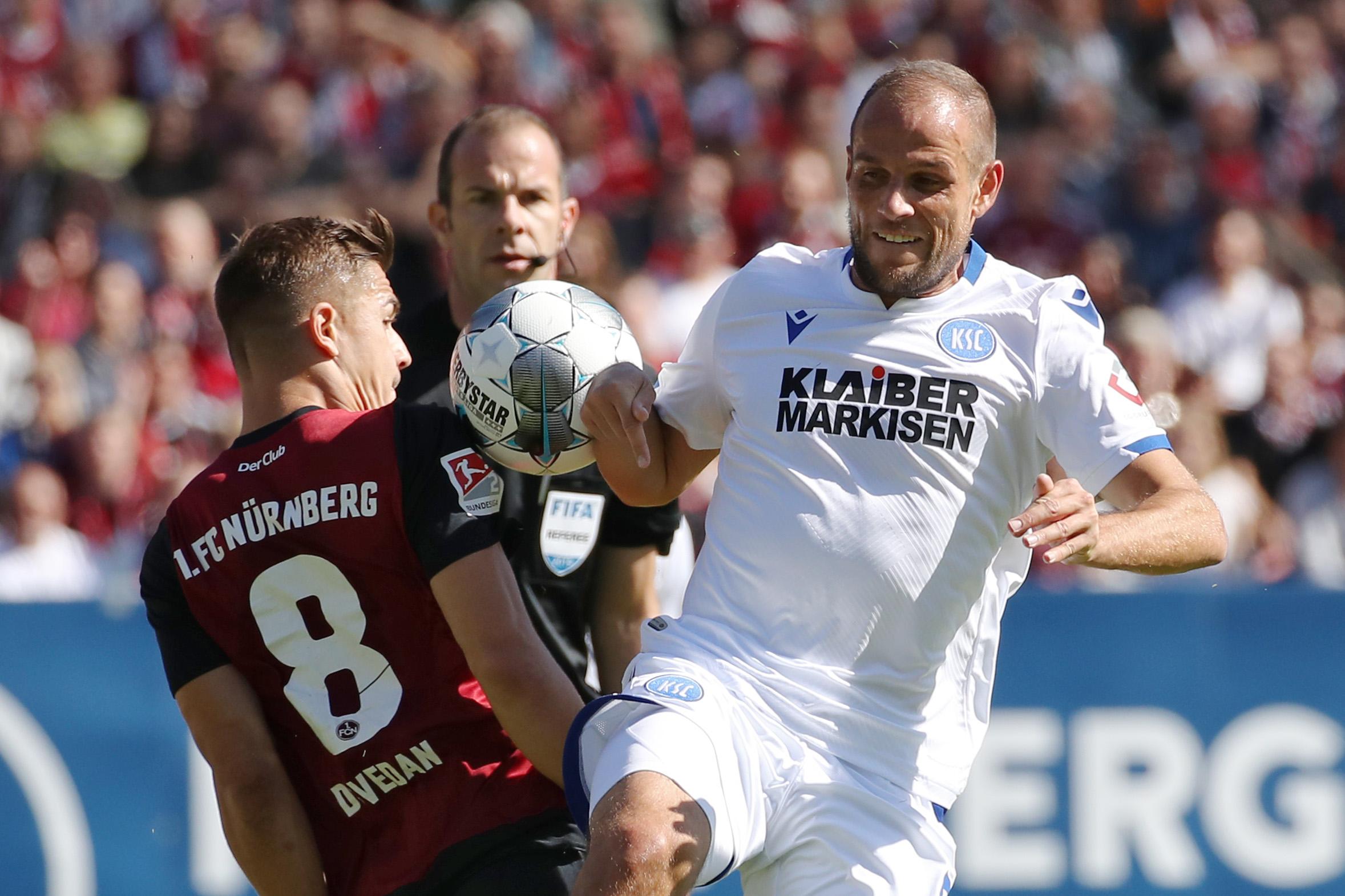 Während der Club vom Gaspedal geht, zusehends fehlerhafter und lethargischer agiert und dem KSC auch mit nicht gut genug ausbalanciertem Defensivverhalten jetzt Räume bietet, bleiben die Schwartz-Schützlinge dran. Und egalisieren durch einen gebürtigen Bayreuther.