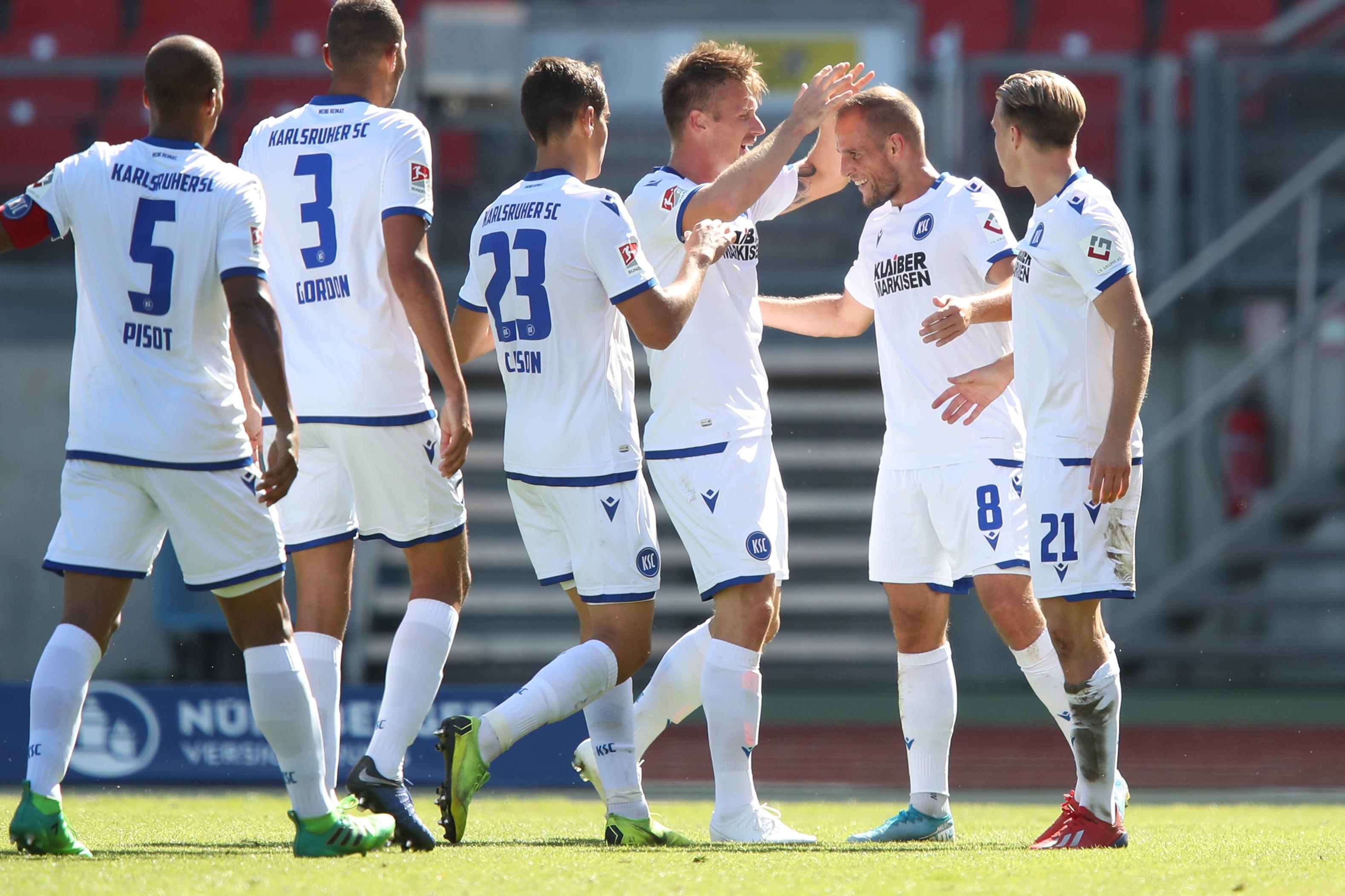 Nach einem schönen Grozurek-Pass dringt Manuel Stiefler, zwischen 2008 bis 2010 für die Club-Amateure tätig, von halbrechts in den Sechzehner ein und überwindet den in dieser Partie im Vergleich zu den Vorwochen verbesserten Mathenia mit einem gekonnten Schuss in den linken Knick. Der KSC feiert in Franken.