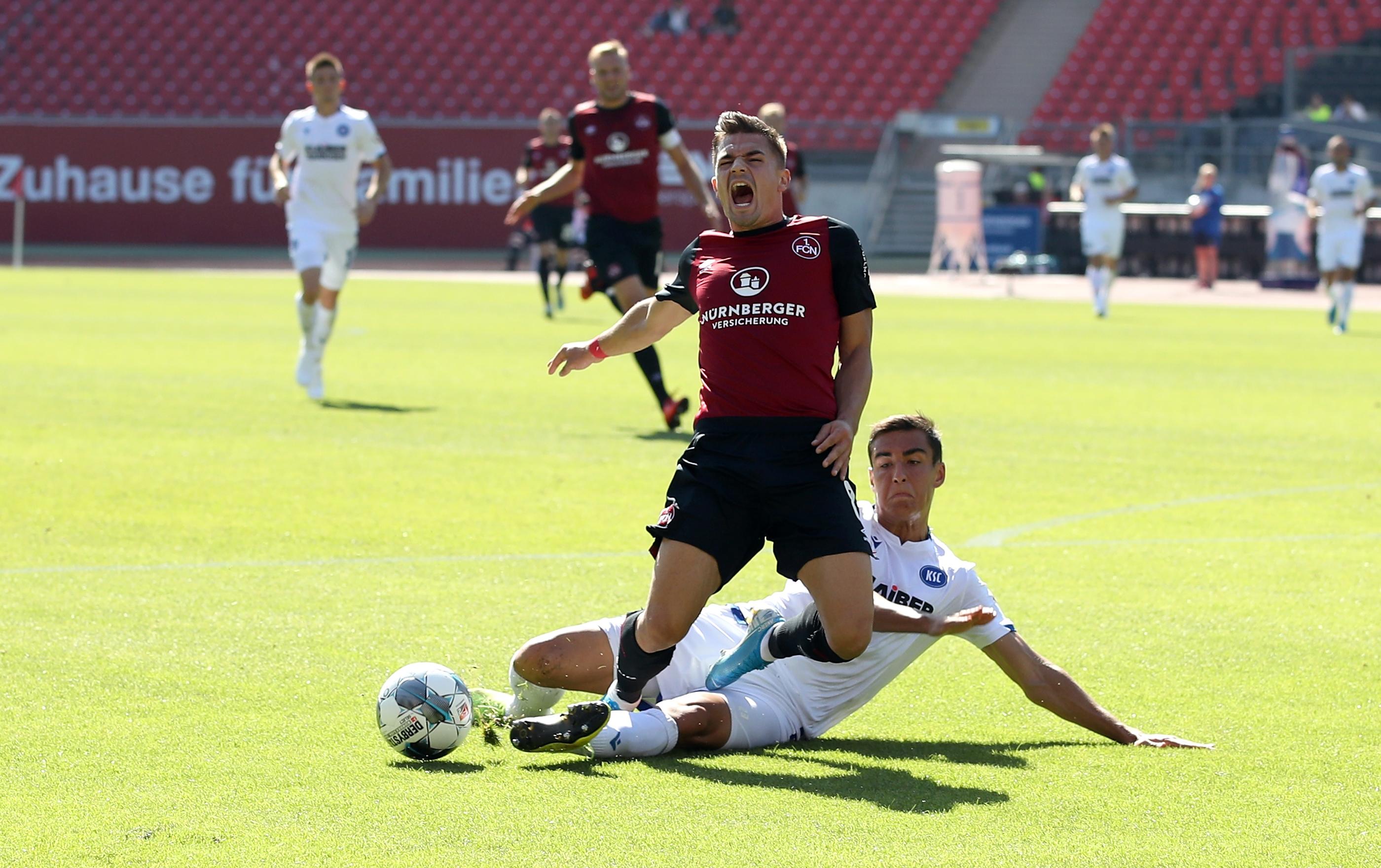 Auch wenn Kerk und Dovedan vor dem Kabinengang noch zwei gute Gelegenheiten haben, wird die Partie spätestens jetzt unangenehm für den Club, der mit lascher Spielweise erneut eine Führung eingebüßt hat.