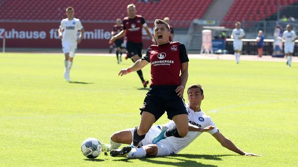 Auch wenn Kerk und Dovedan vor dem Kabinengang noch zwei gute Gelegenheiten haben, wird die Partie spätestens jetzt unangenehm für den Club, der mit lascher Spielweise erneut eine Führung eingebüßt hat.