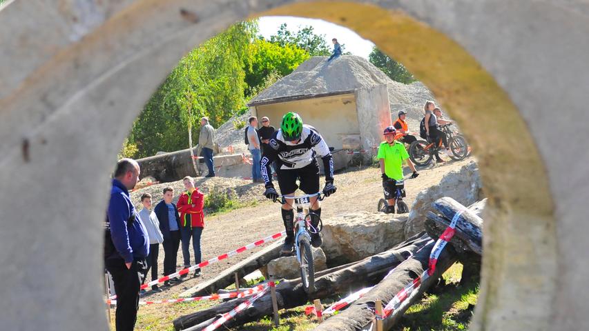Beinharter Parcours über Stock und Stein: Fahrrad-Trial in der Fränkischen