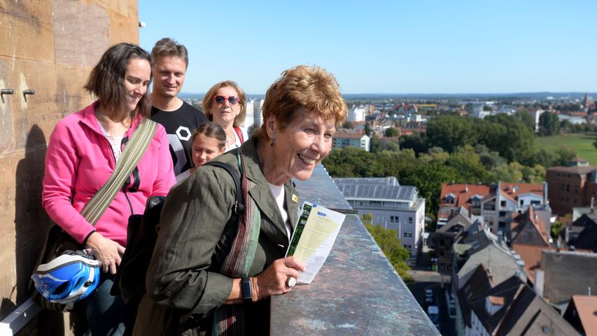 Mit 20000 Besucher war der Tag der offenen Tür in Fürth für die Veranstalter ein voller Erfolg. Der Blick vom Rathausturm in die Ferne.