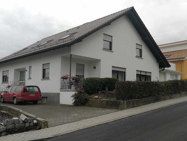 In diesem Haus in Borchen wurde 76-jährige Schwiegermutter des Angeklagten tot aufgefunden.