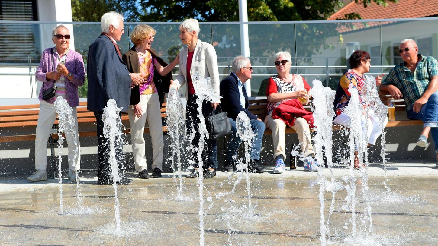 Röttenbach: Bürger feiern Rathausplatz im neuen Look