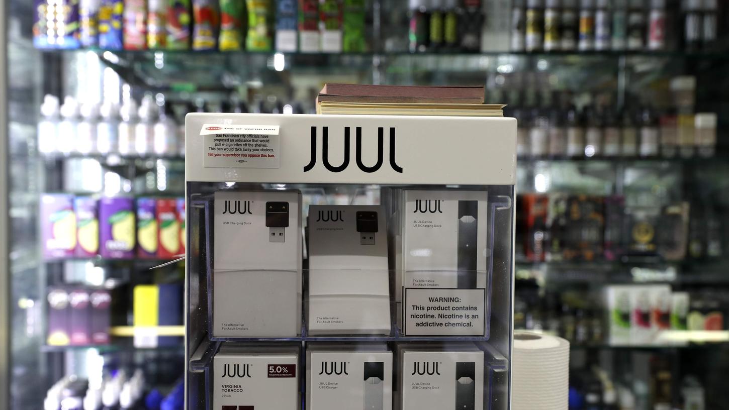 Gegen das E-Zigaretten-Start-up "Juul" soll eine strafrechtliche Untersuchung der US-Staatsanwaltschaft in Kalifornien laufen.