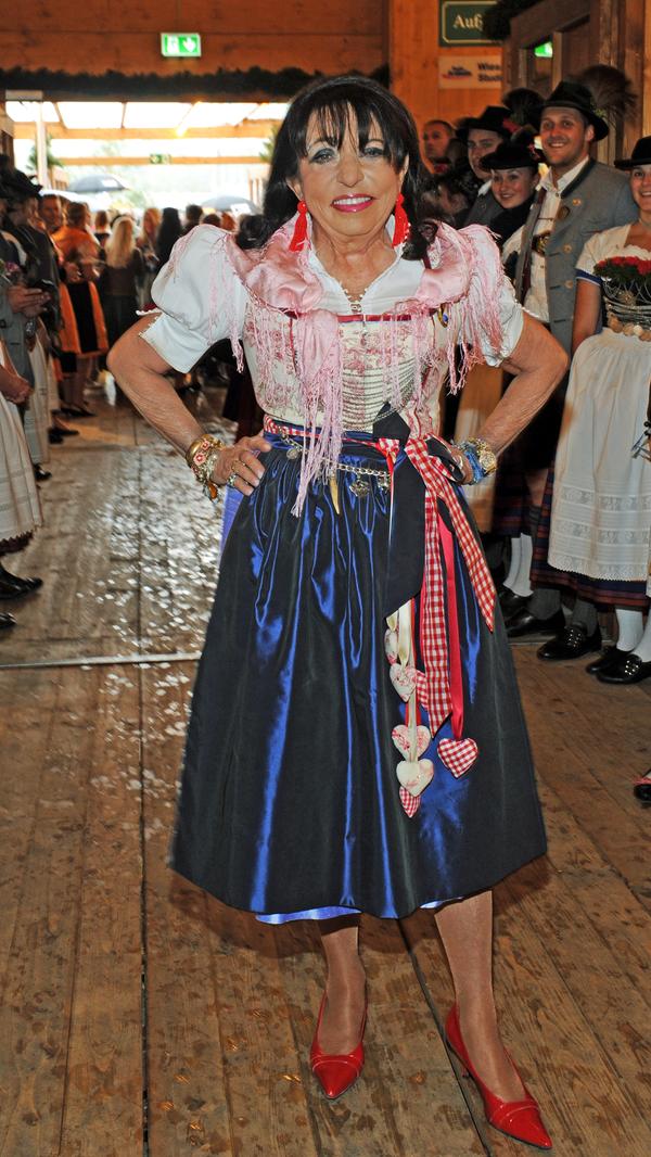 Die Sixt Damen Wiesn eine Charity-Veranstaltung, zu der Gastgeberin Regine Sixt etwa 1000 ihrer "besten Freundinnen" einlud.