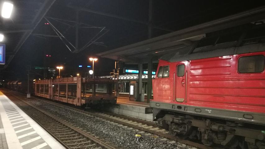 Sperrung am Erlanger Bahnhof: Brennende Lok sorgt für Explosionsgefahr