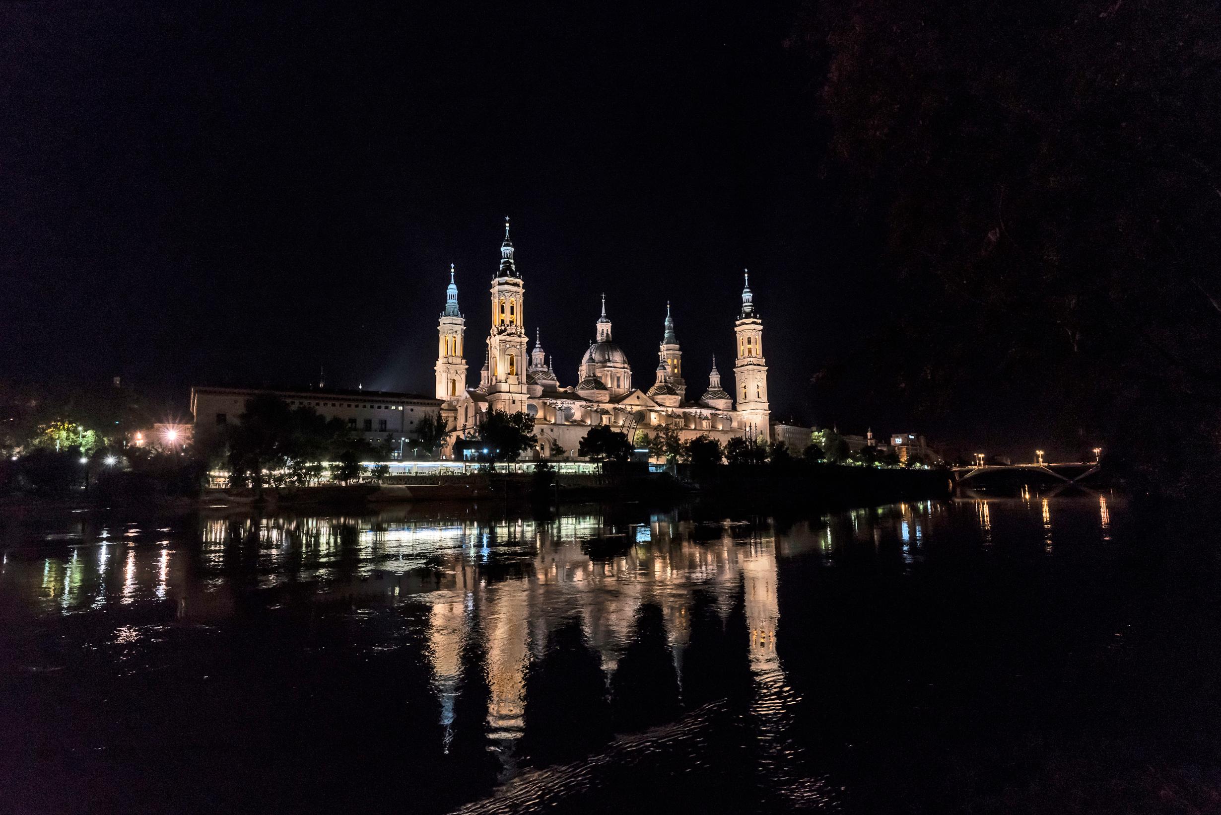Saragossa die Schöne im Schatten der Berge
