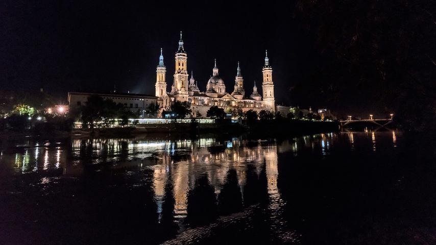 Saragossa die Schöne im Schatten der Berge