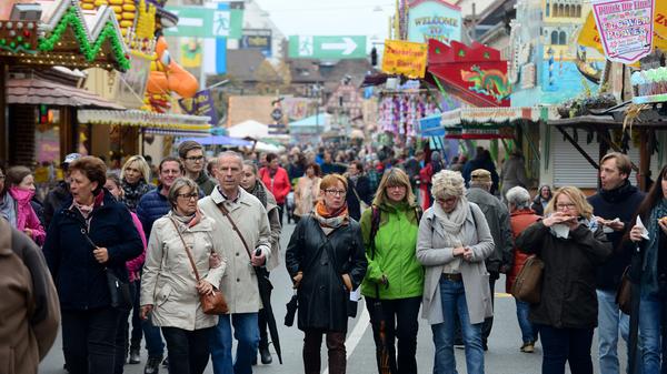 Zur Kirchweih wird die Fürther Innenstadt zu einer einzigen Festmeile. Wo sonst Autos rollen, wird nun gefeiert, geschlemmt und geshoppt. Große Teile der Königstraße und der Nürnberger Straße werden für den Verkehr gesperrt - und das für ganze zwei Wochen.