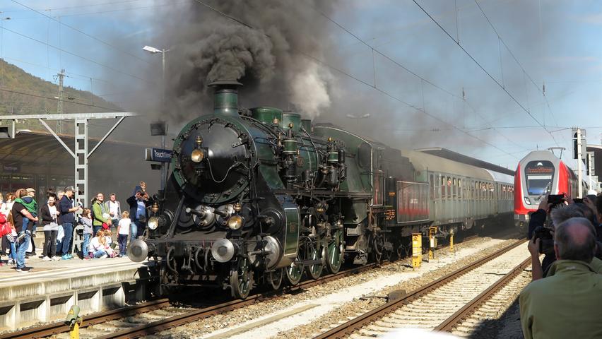 Beim Jubiläum "150 Jahre Eisenbahn in Treuchtlingen" mit Zugtaufe herrschte Riesenandrang rund um den Bahnhof der einstigen Eisenbahnerstadt.